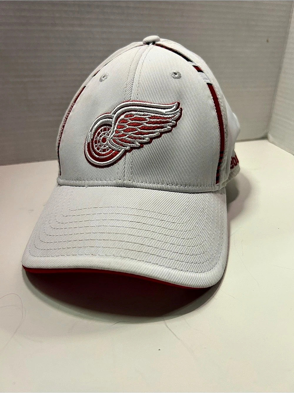 Reebok Detroit Red Wings cap Red Wings White & Red L/XL NWT